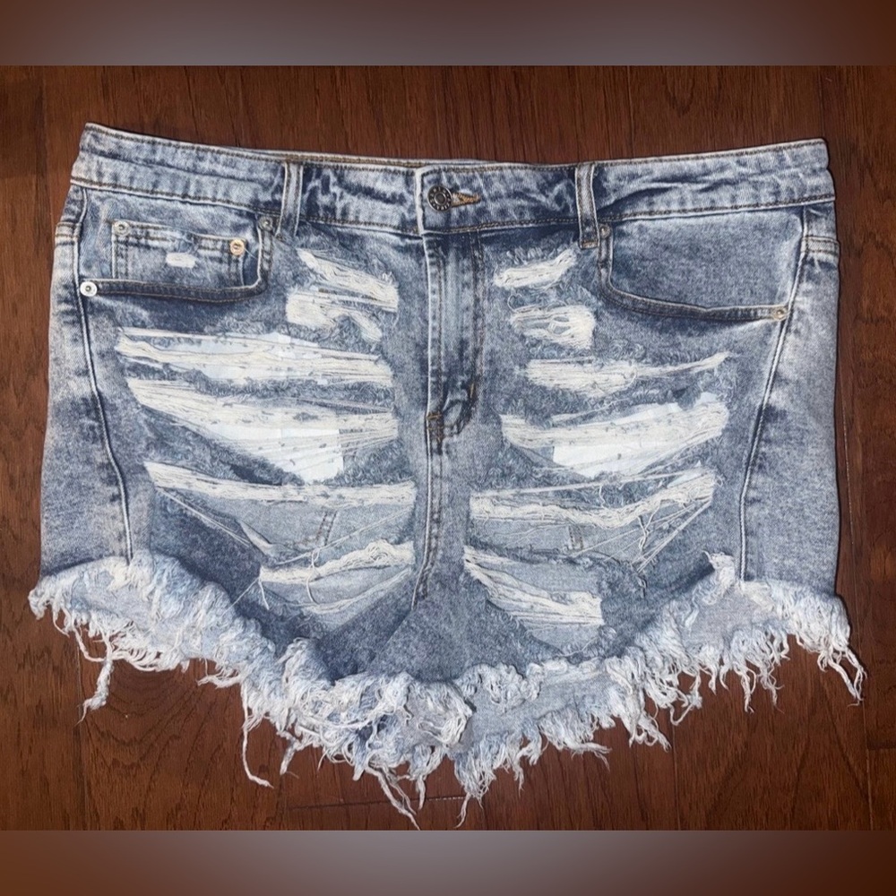 AKIRA Distressed Denim Shorts Women’s 1X Blue Jean Stretch